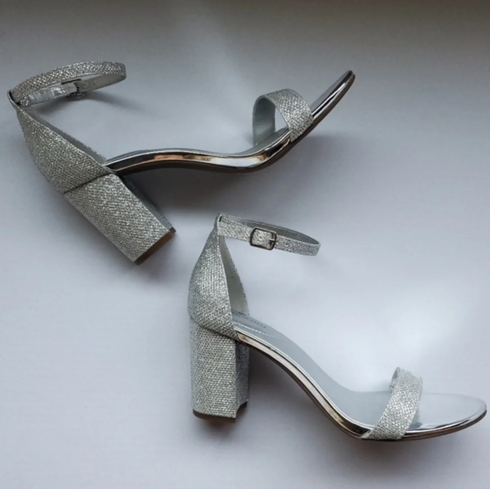 Bandolino Armory Silver Glitter Block Heels Ankle Strap Sandals Wedding Prom 8.5